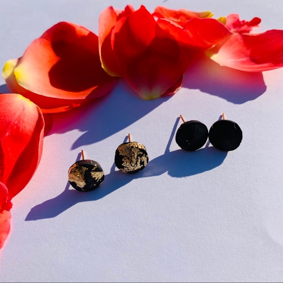 Matt Black with gold flakes🌟🌑 - Picture 2 of 4